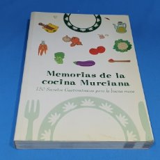 Libros de segunda mano: MEMORIAS DE LA COCINA MURCIANA , CARMEN PEREZ VERA, MURCIA 2002. Lote 366727651