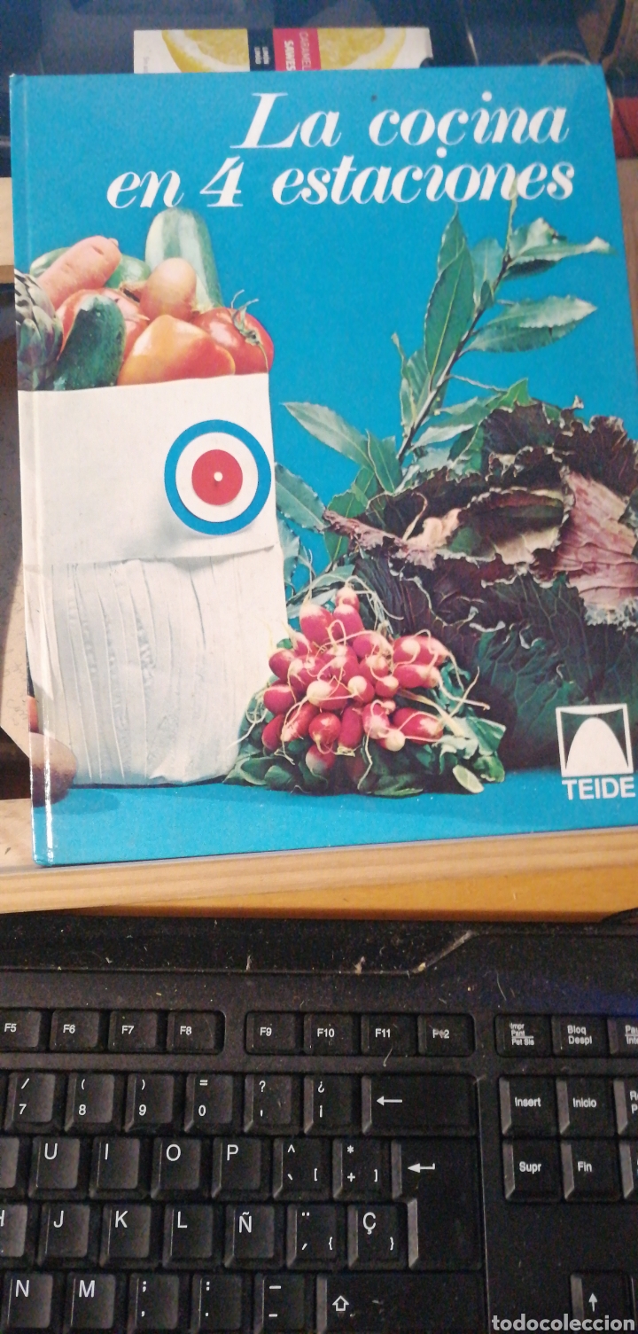 Libri di seconda mano: LA COCINA EN 4 ESTACIONES TEIDE 1969 In folio cartone ilustrado 139 pp. paginas troqueladas a modo