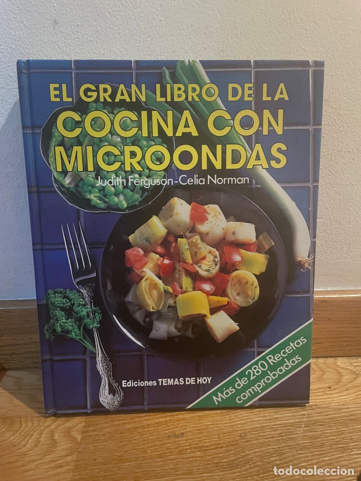 Libros de segunda mano: El gran libro de la cocina con microondas - Foto 1