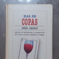 Libros de segunda mano: HAZ DE COPAS - GUÍA DE BEBEDORES Y COMPENDIO DE VINOS LICORES MEZCLAS Y TRAGOS DE ÁNGEL AMABLE.. Lote 346081648
