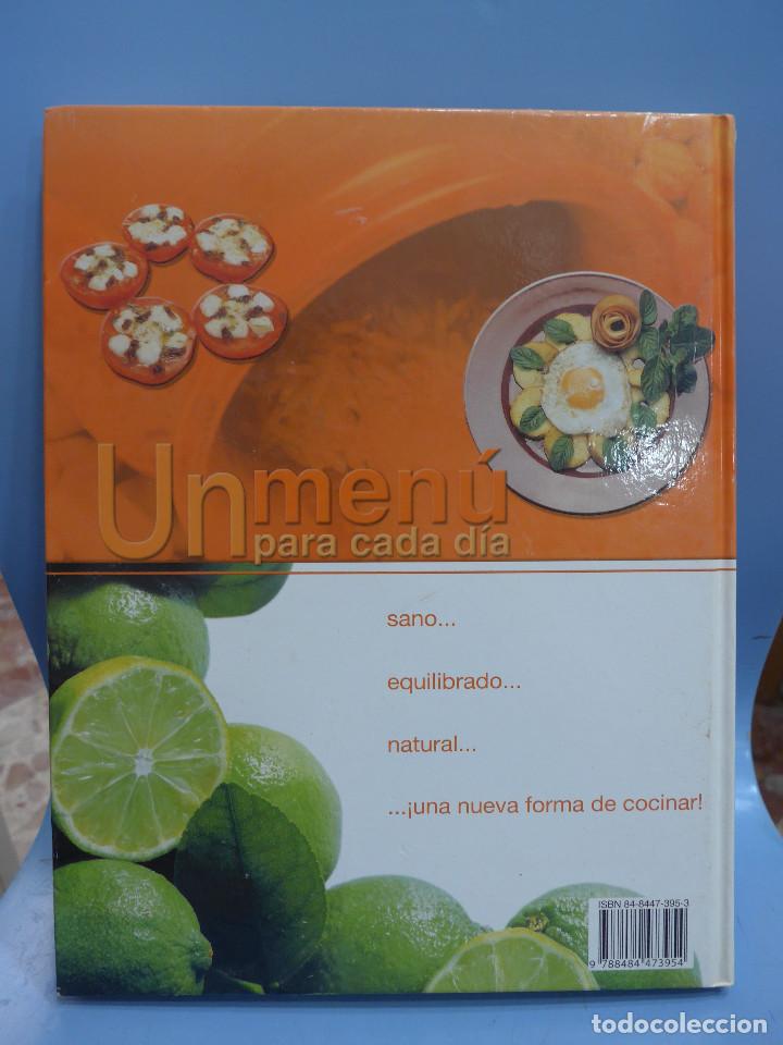 Libros de segunda mano: UN MENU PARA CADA DIA DE EDICIONES RUEDA - Foto 2