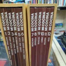 Libros de segunda mano: COLECION 12 LIBROS DE COCINA EDITORIAL CASTELL CON LOS EXPOSITORES DE MADERA. Lote 371131031