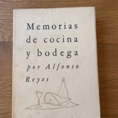 Libros de segunda mano: REYES, ALFONSO. MEMORIAS DE COCINA Y BODEGA / VIÑETAS DE ELVIRA GASCÓN [1ª ED., 1953]