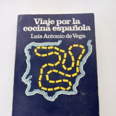 Libros de segunda mano: VIAJE POR LA COCINA ESPAÑOLA, LUÍS ANTONIO DE VEGA, 1974 SALVAT E2. Lote 401014954