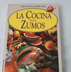 Libros de segunda mano: LA COCINA DE LOS ZUMOS GARRY NULL Y SHELLY NULL PARA BEBIDAS,SALSAS,ENTRANTES,PLATOS PRINCIPALES