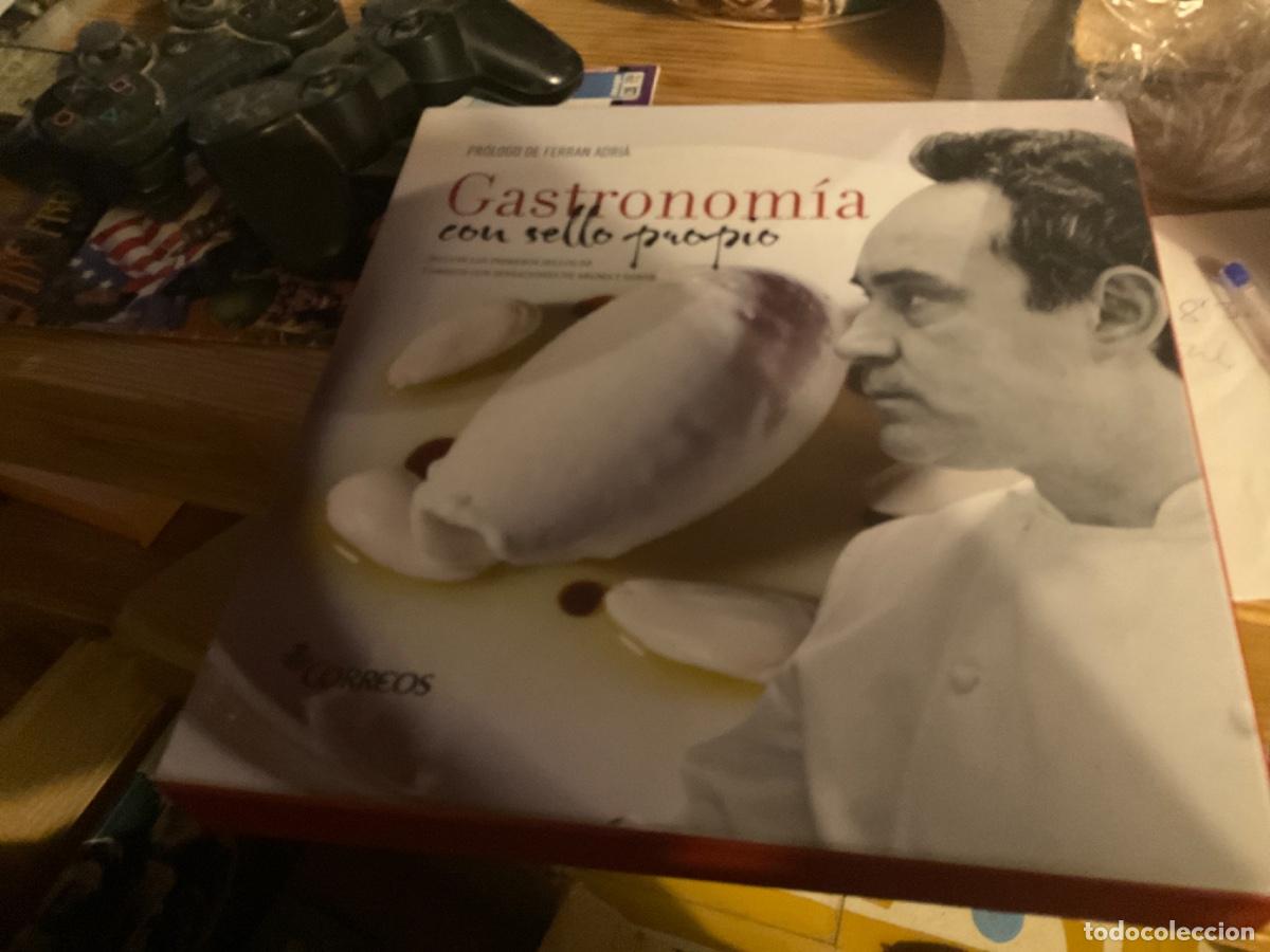 Second hand books: Gastronom&iacute;a con sello propio. Primeros sellos de Correos con sensaciones de aroma y sabor.