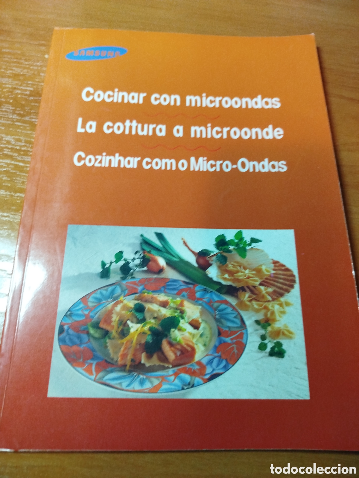 Libros de segunda mano: Cocinar con microondas. Samsung. - Foto 1
