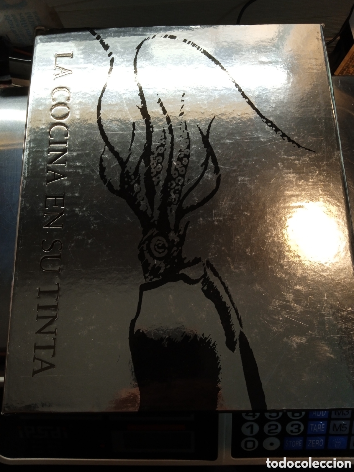 Libros de segunda mano: LA COCINA EN SU TINTA + CD Y RECETARIO VER FOTOS!