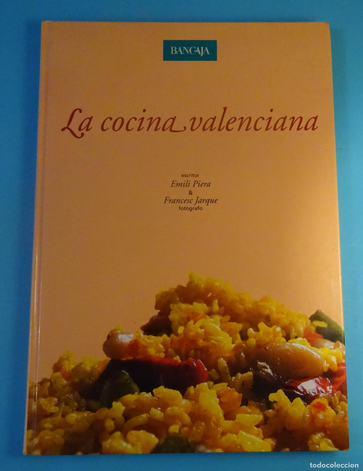 Libros de segunda mano: LA COCINA VALENCIANA. EMILI PIERA. FOTOGRAF&Iacute;AS DE FRANCESC JARQUE