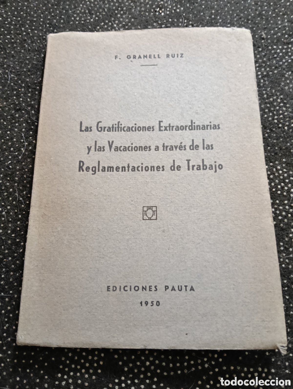 Libros de segunda mano: 1950 &rdquo;Las Gratificaciones Extraordinarias y las Vacaciones a trav&eacute;s de las Reglamentaciones de Traba
