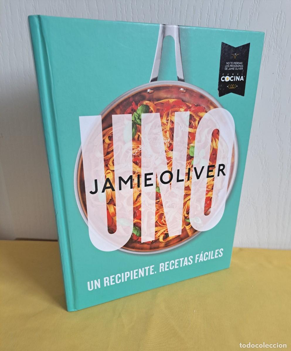 Libros de segunda mano: JAMIE OLIVER - UNO: UN RECIPIENTE, RECETAS FACILES - GRIJALBO 2022