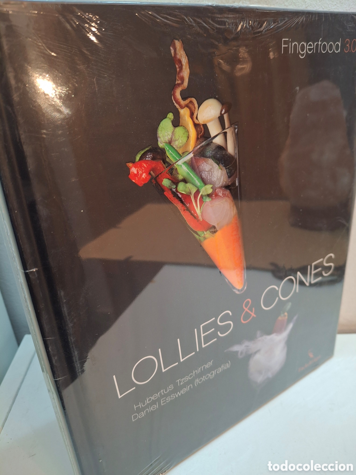 Libros de segunda mano: LOLLIES & CONES, FINGERFOOD 3.0., NUEVO, HUBERTUS TZCHIRNER, FAKELTRAGER, 2014