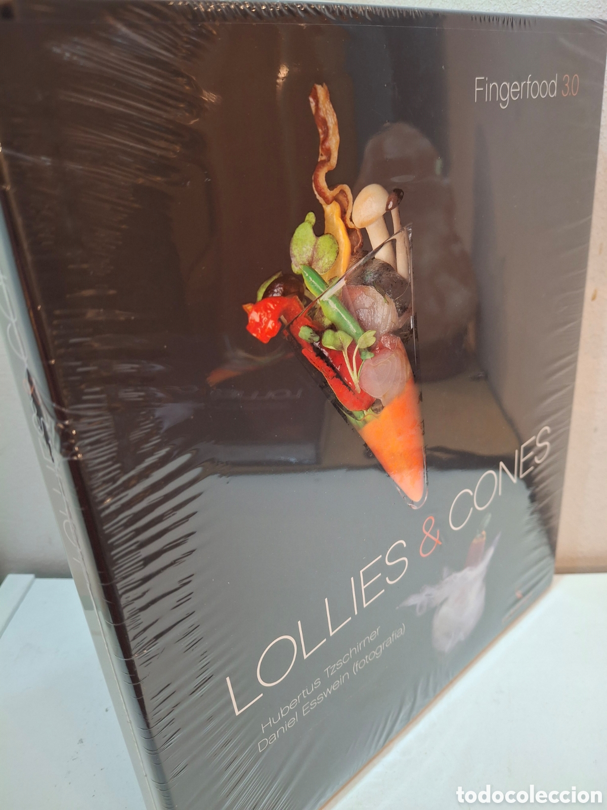 Libros de segunda mano: LOLLIES & CONES, FINGERFOOD 3.0., NUEVO, HUBERTUS TZCHIRNER, FAKELTRAGER, 2014