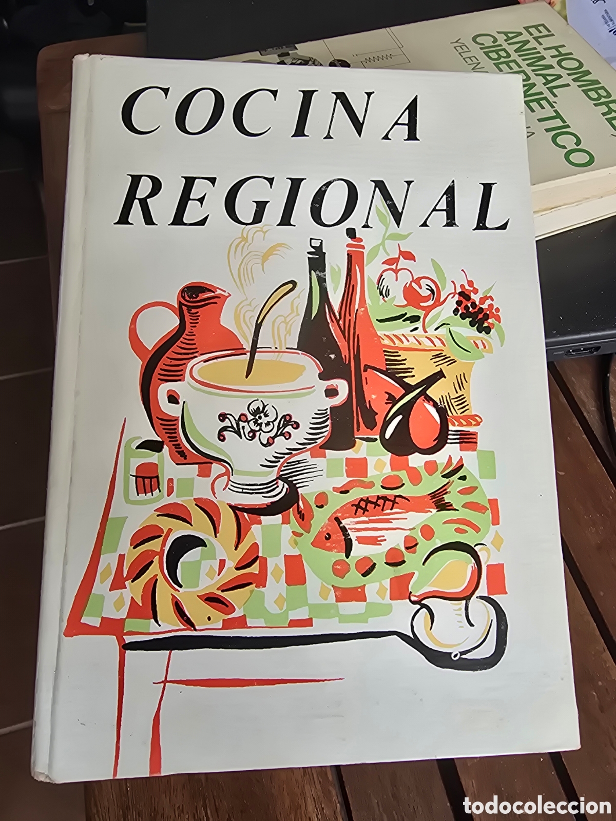 Libros de segunda mano: COCINA REGIONAL ESPA&Ntilde;OLA RECETARIO 5&ordf; ED 1976 DELEGACION NAC. DE LA SECCION FEMENINA DEL MOVIMIENTO