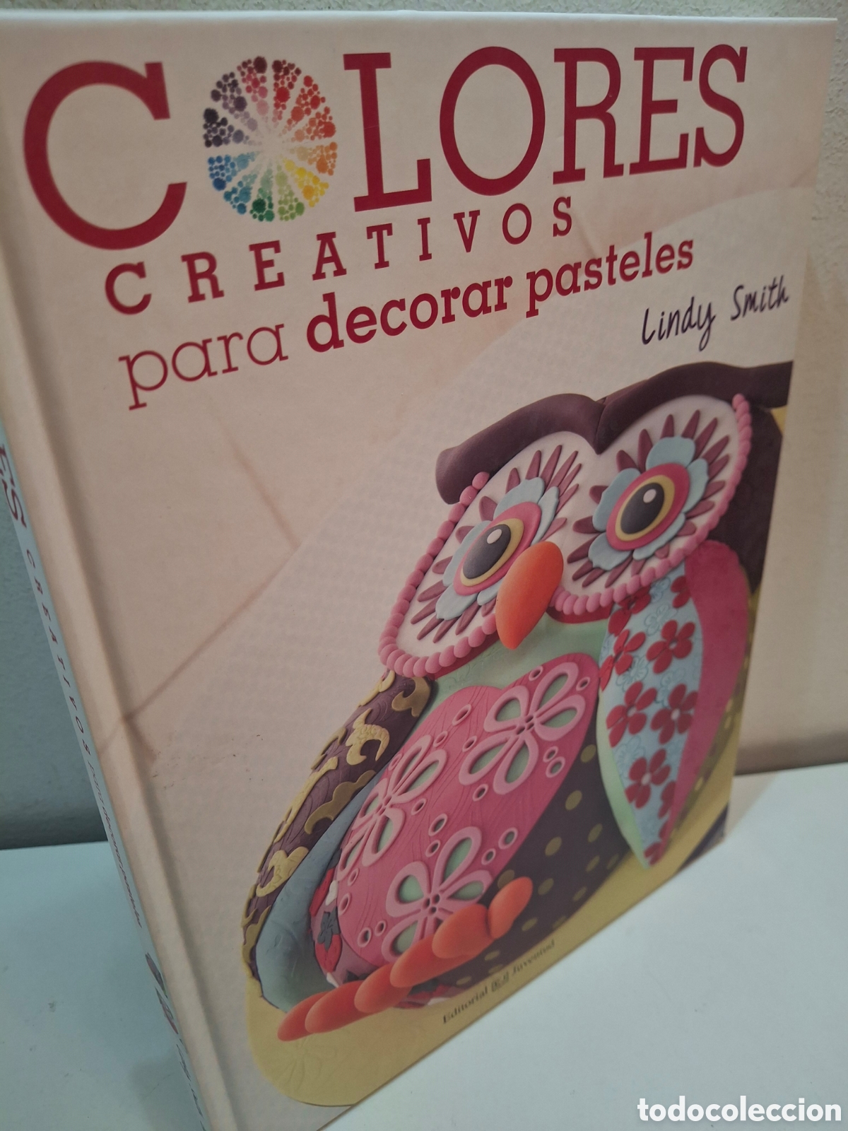 Libros de segunda mano: COLORES CREATIVOS PARA DECORAR PASTELES, LINDY SMITH, EDITORIAL JUVENTUD, 2013