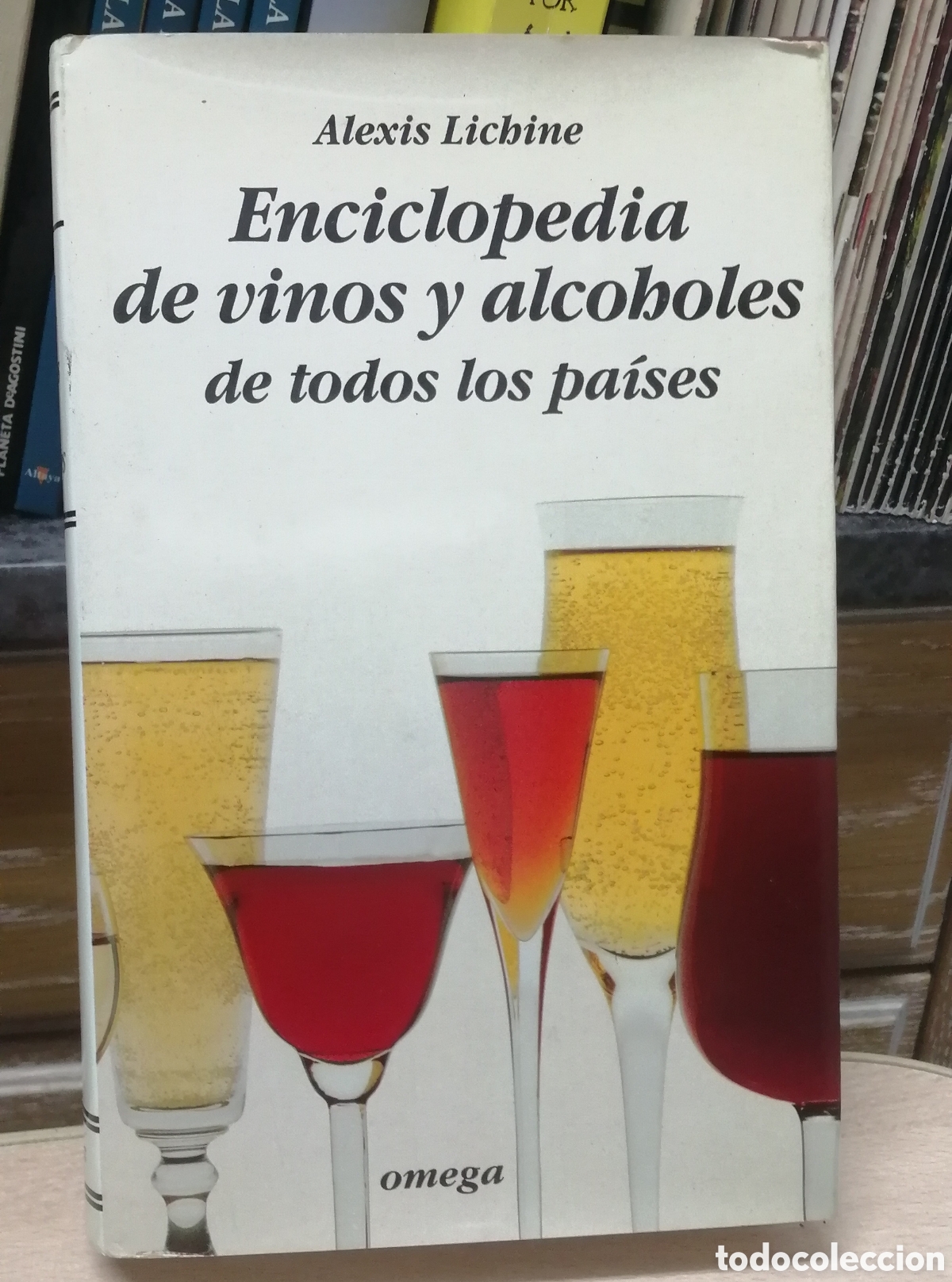 Libros de segunda mano: Enciclopedia de vinos y alcoholes de todos los pa&iacute;ses Alexis Lichine Ediciones Omega 1987