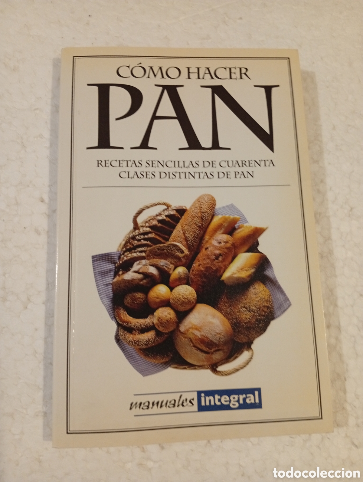 Libros de segunda mano: C&Oacute;MO HACER PAN. RECETAS SENCILLAS DE CUARENTA CLASES DISTINTAS DE PAN. RBA INTEGRAL 2002.