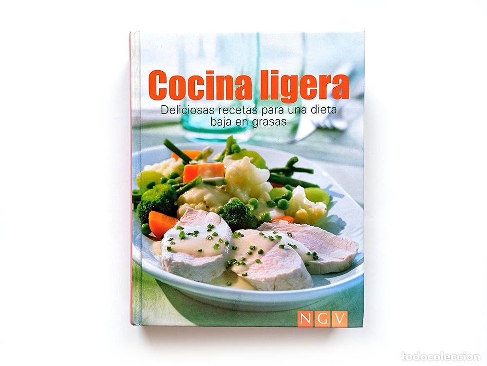 Libros de segunda mano: COCINA LIGERA - DELICIOSAS RECETAS PARA UNA DIETA BAJA EN GRASAS