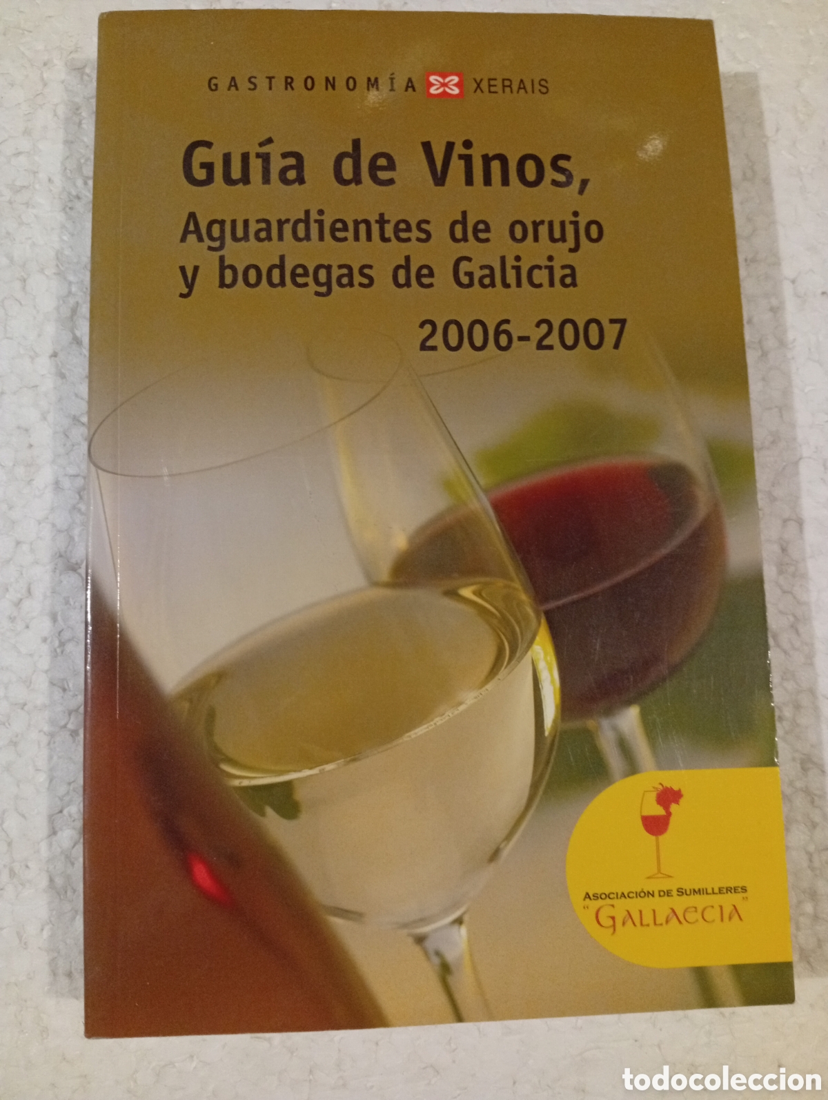 Libros de segunda mano: GU&Iacute;A DE VINOS, AGUARDIENTES DE ORUJO Y BODEGAS DE GALICIA 2006-07. ASOCIACI&Oacute;N SUMILLERES GALLAECIA.