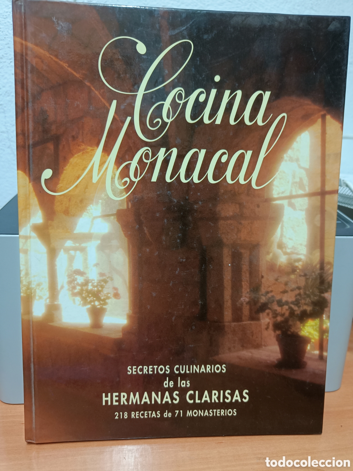 Libros de segunda mano: COCINA MONACAL. SECRETOS CULINARIOS DE LAS HERMANAS CLARISAS.