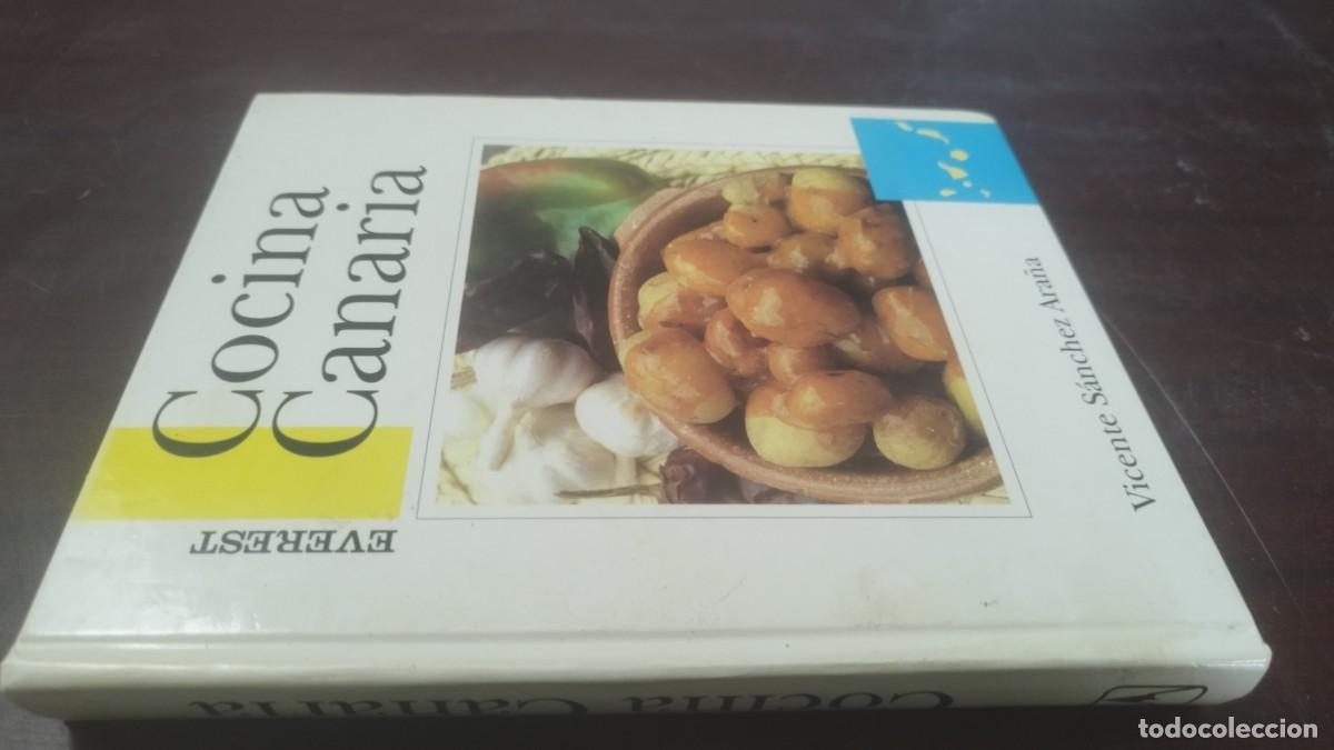 Libros de segunda mano: COCINA CANARIA / VICENTE SANCHEZ ARA&Ntilde;A / Z600 / EVEREST