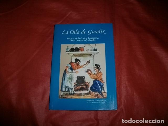 Libros de segunda mano: LA OLLA DE GUADIX, RECETAS DE LA COCINA TRADICIONAL DE LA COMARCA