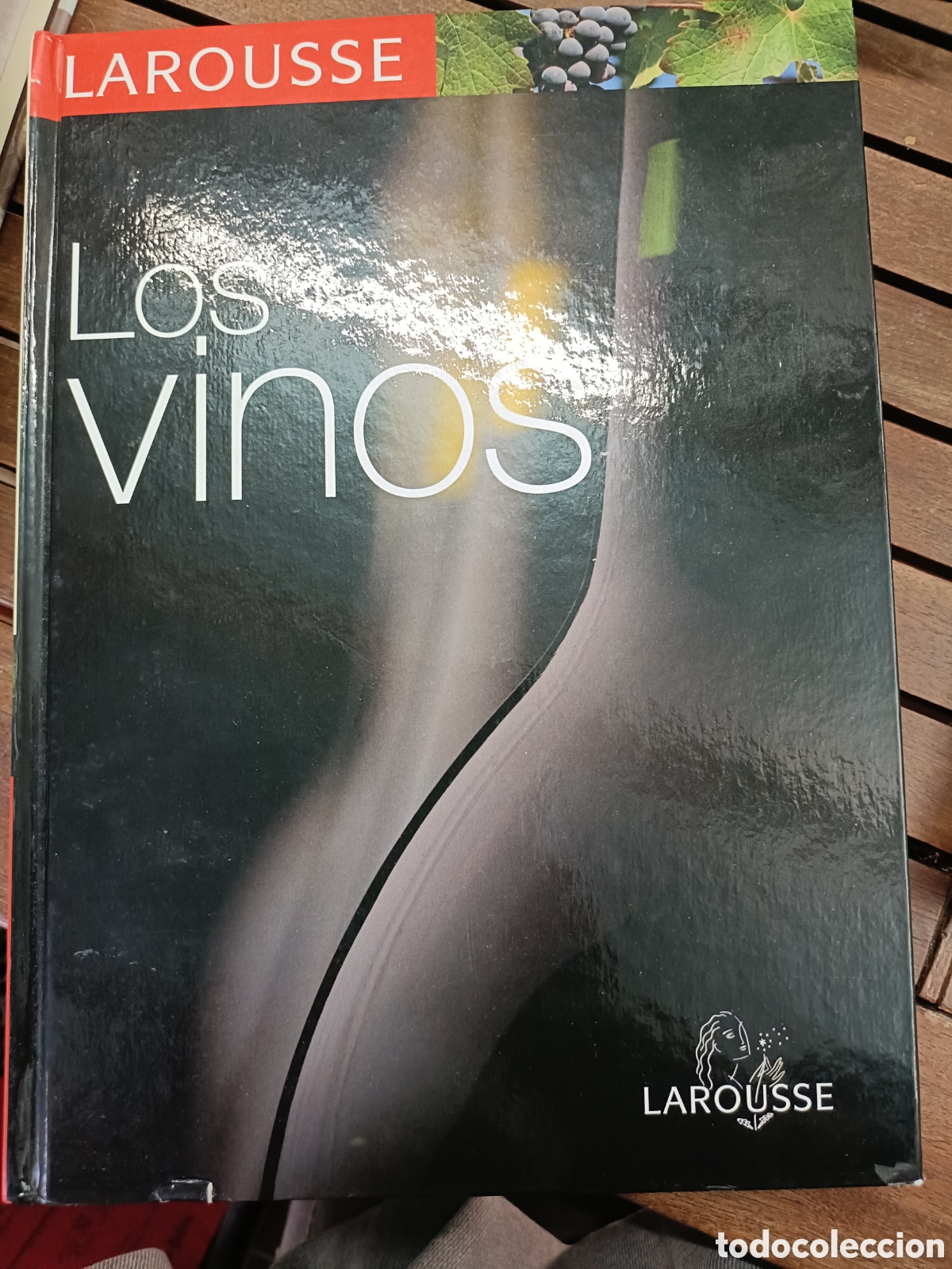 Libros de segunda mano: Los vinos, Larousse. Los secretos, pa&iacute;ses y regiones. Tapa dura 2008