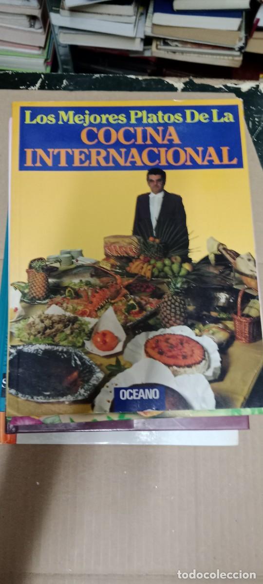 Livros em segunda m&atilde;o: LOS MEJORES PLATOS DE LA COCINA INTERNACIONAL LIBRO CU-2A