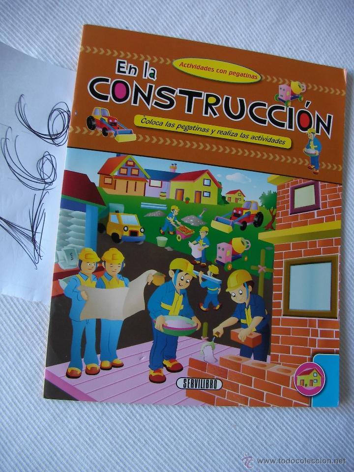Libros de segunda mano: EN LA CONSTRUCCION - ACTIVIDADES CON PEGATINAS  - ENVIO GRATIS A ESPA&Ntilde;A - Foto 1