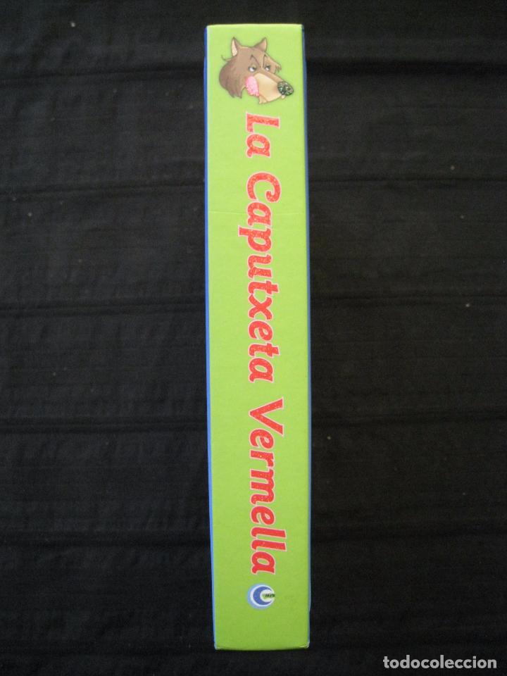 Libros de segunda mano: LA CAPUTXETA VERMELLA - EN CATALA. - Foto 3