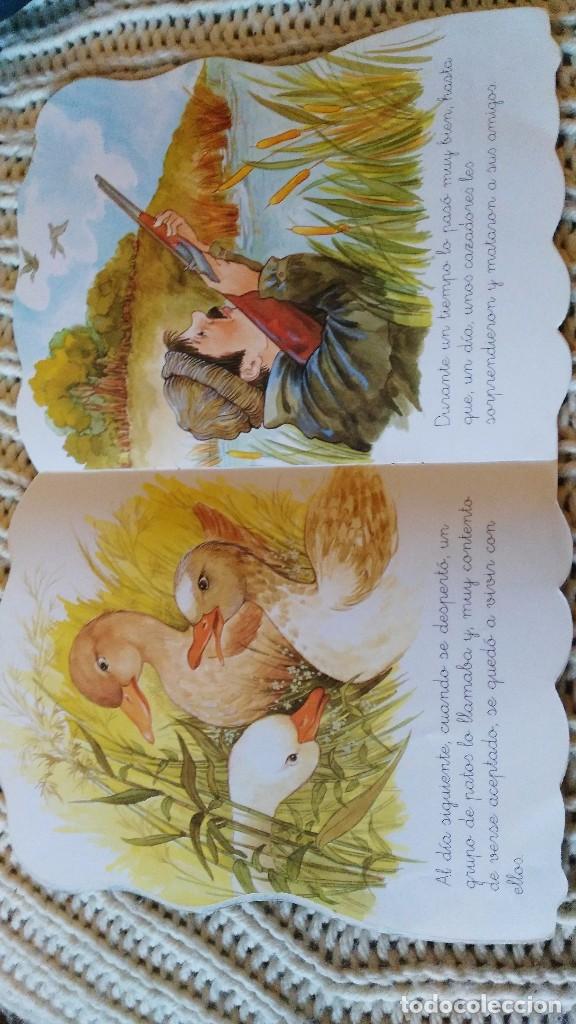 Libros de segunda mano: EL PATITO FEO - troquelado - n&ordm; 2 - editorial combel - Foto 2