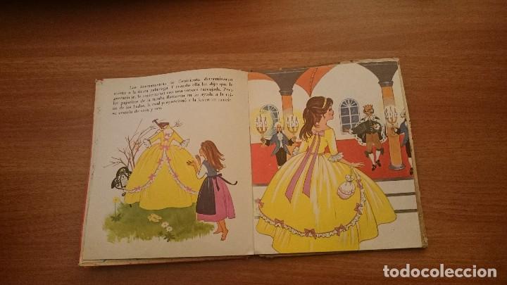 Libros de segunda mano: 3 CUENTOS EN UN LIBRO , LA CENICIENTA - LA BELLA DURMIENTE - BLANCANIEVES - Foto 4