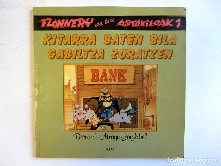 Gebrauchte B&uuml;cher: Kitarra baten bila gabiltza zoratzen. Bernardo Atxaga-Jaizkibel. Elkar 1987. Ilustrado. 38 pags.