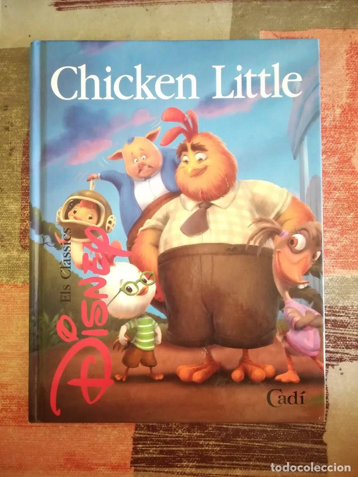 Libros de segunda mano: Chicken Little - Els Cl&agrave;ssics Disney - en catal&agrave; - Foto 1