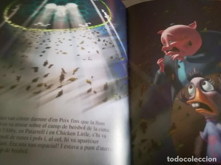 Libros de segunda mano: Chicken Little - Els Cl&agrave;ssics Disney - en catal&agrave; - Foto 6