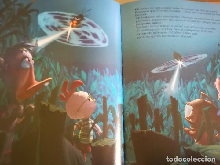 Libros de segunda mano: Chicken Little - Els Cl&agrave;ssics Disney - en catal&agrave; - Foto 7