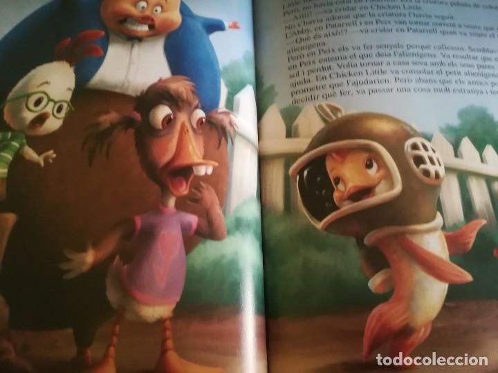 Libros de segunda mano: Chicken Little - Els Cl&agrave;ssics Disney - en catal&agrave; - Foto 8