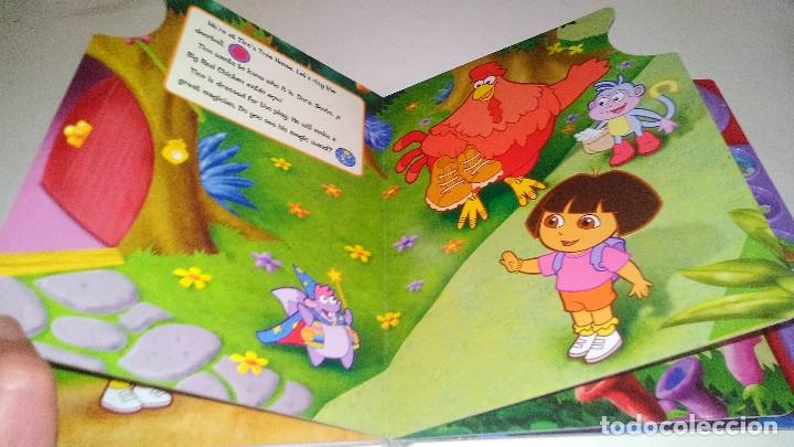 Libros de segunda mano: DORA EXPLORER (Dora la Exploradora)-DINC DONC IT&acute;S DORA-EN INGLES-SONIDO FUNCIONANDO - Foto 6