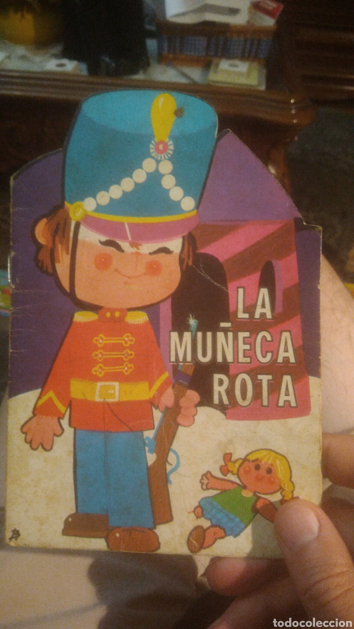 Libros de segunda mano: TORAY 1971. mu&ntilde;eca rota. CUENTO TROQUELADO - Foto 1