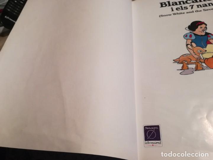 Libros de segunda mano: Blancaneus i els 7 nans - Disney - edici&oacute; catal&agrave; / angl&egrave;s - Foto 5