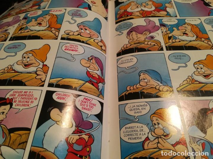 Libros de segunda mano: Blancaneus i els 7 nans - Disney - edici&oacute; catal&agrave; / angl&egrave;s - Foto 7