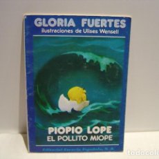 Libros de segunda mano: PIOPIO LOPE EL POLLITO MIOPE - GLORIA FUERTES- ULISES WENSELL - EDITORIAL ESCUELA ESPAÑOLA 1982. Lote 317424268
