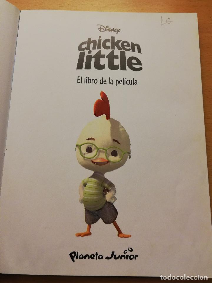 Libros de segunda mano: EL LIBRO DE LA PEL&Iacute;CULA (DISNEY) CHICKEN LITTLE - Foto 2