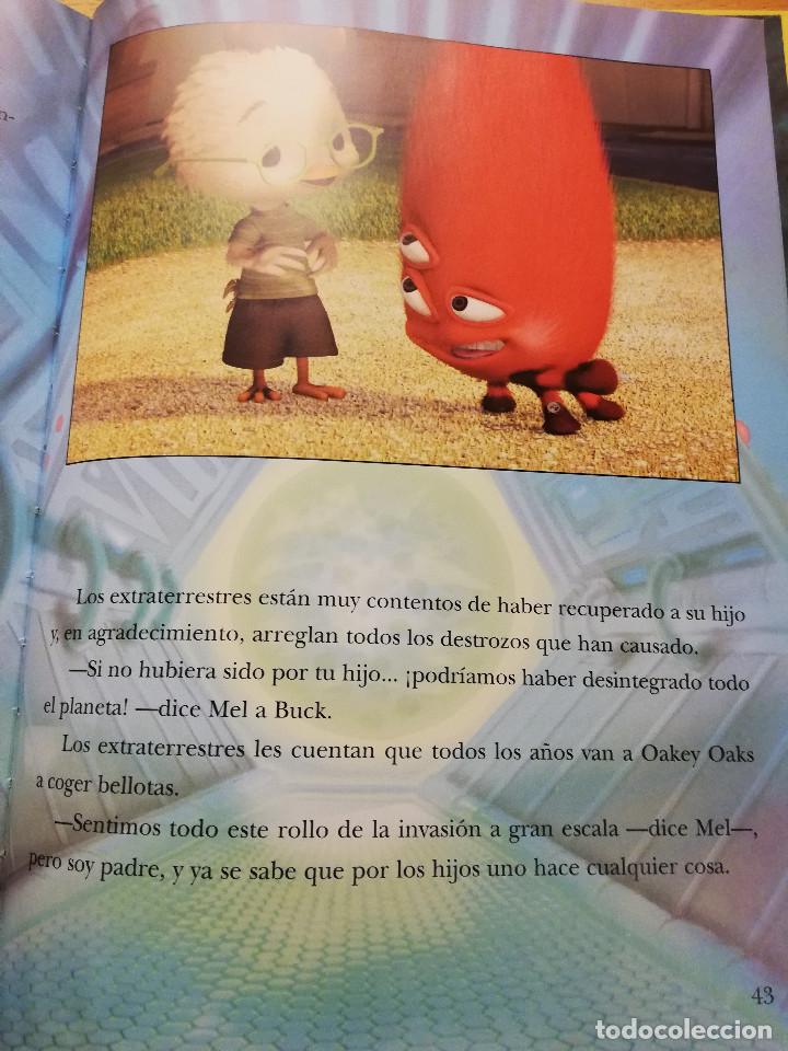 Libros de segunda mano: EL LIBRO DE LA PEL&Iacute;CULA (DISNEY) CHICKEN LITTLE - Foto 3