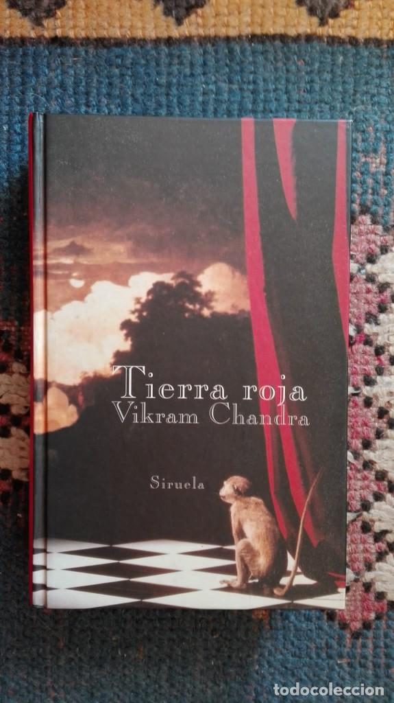 Libros de segunda mano: Tierra roja. Autor: Vikram Chandra - Foto 1