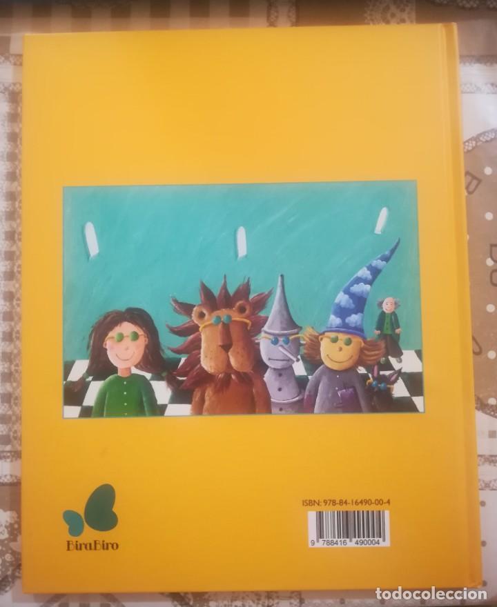 Libros de segunda mano: El M&agrave;gic dOz - La hist&ograve;ria de L. Frank Baum explicada per Kasmir Huseinovic - en catal&agrave; - Foto 2