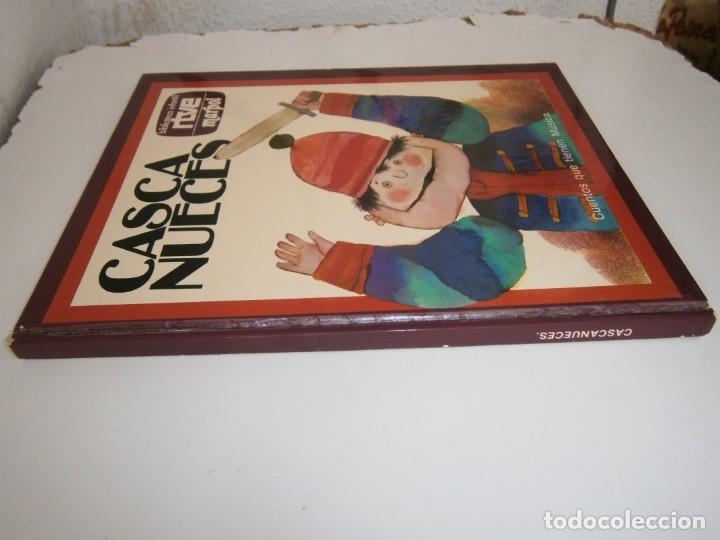 Libros de segunda mano: CASCANUECES RTVE CUENTOS MARPOL 1977 EC - Foto 3