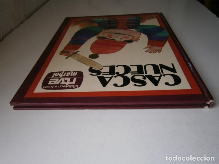 Libros de segunda mano: CASCANUECES RTVE CUENTOS MARPOL 1977 EC - Foto 6