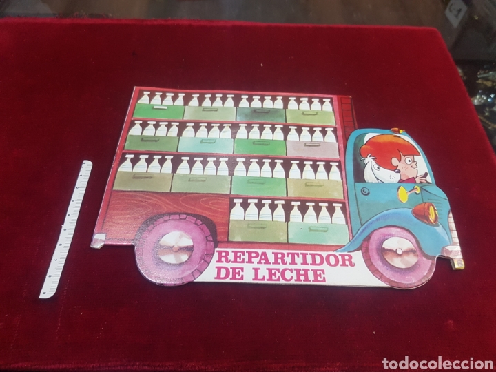 Libros de segunda mano: Cuento troquelado el repartidor de leche cami&oacute;n a&ntilde;o 1969 ediciones Galaor