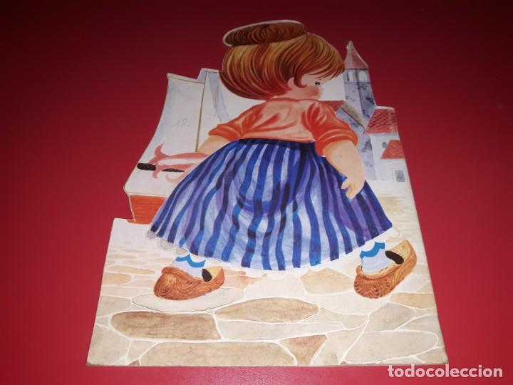 Libros de segunda mano: Cuento Troquelado La Vendedora de Pescaditos Editorial Colon 1970 - Foto 5